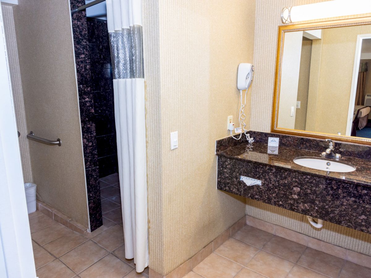Days Inn & Suites by Wyndham Artesia